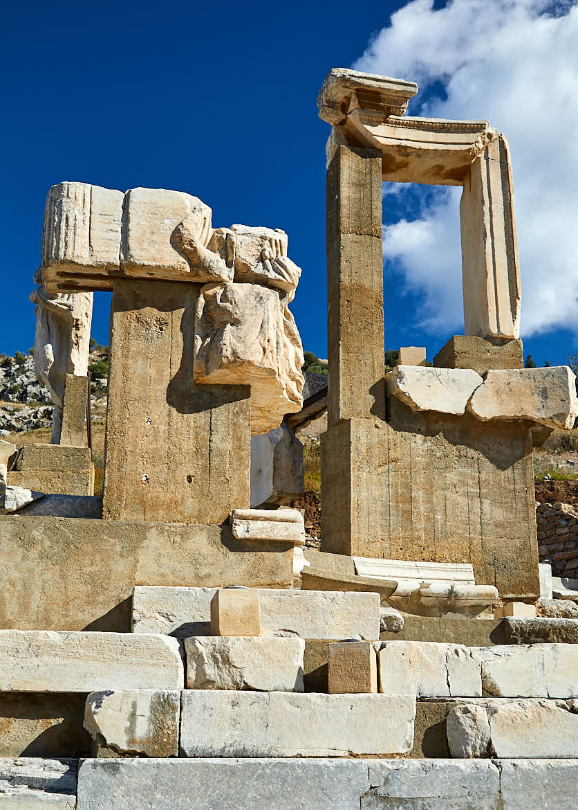 2018-10-25 at 11-02-30-Ephesus-Efes – Our Bumble